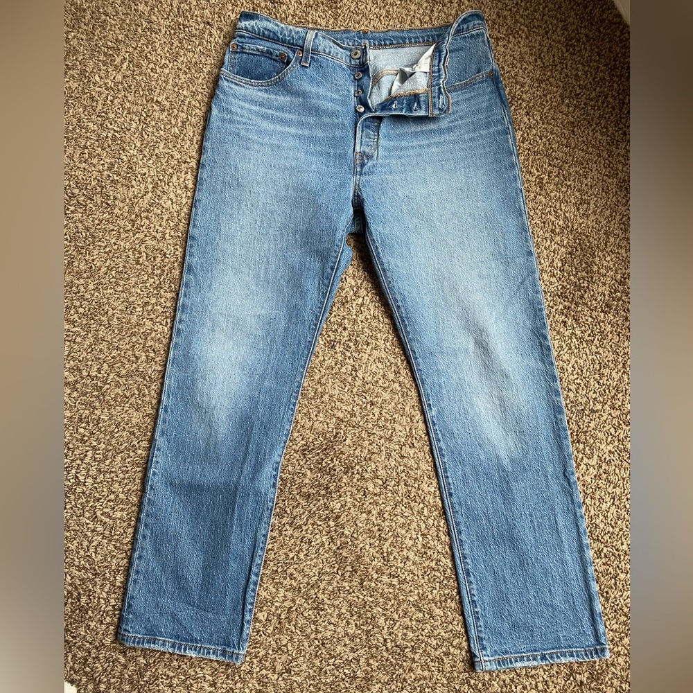 Levi's W32 L30 Light Blue Straight-Leg Jeans with Button Fly